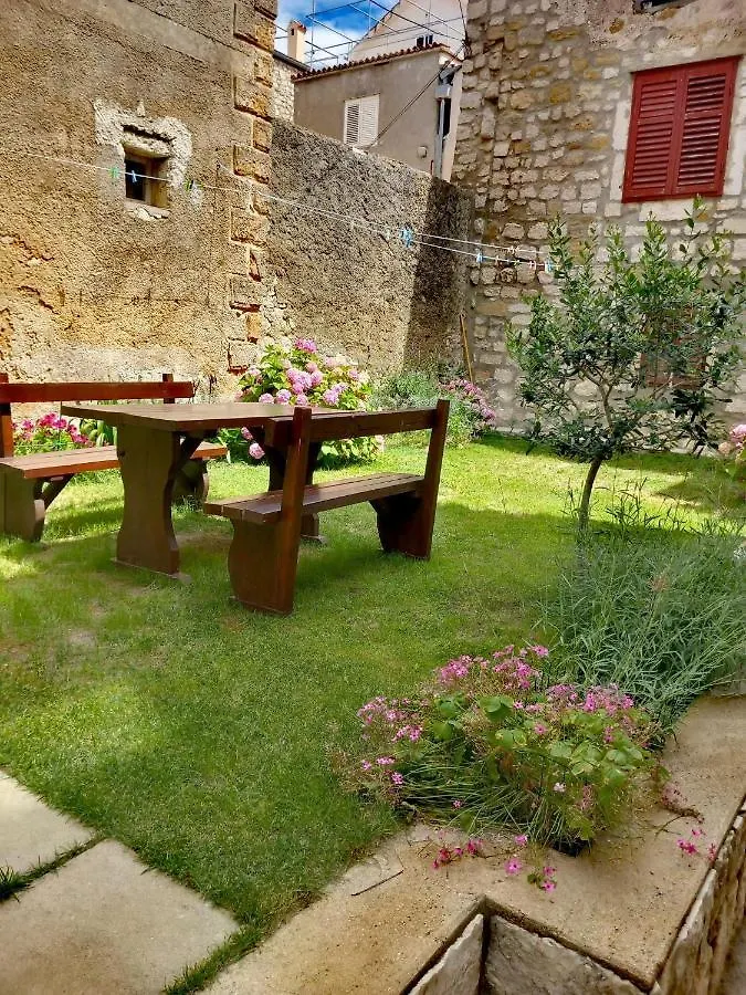 Rabski Dvor Apartment Rab Town
