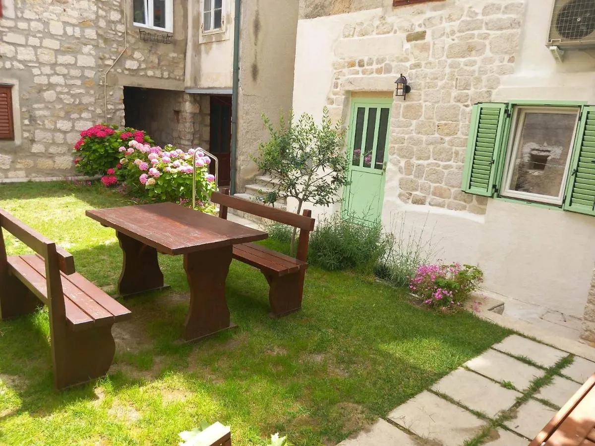 Rabski Dvor Apartment Rab Town
